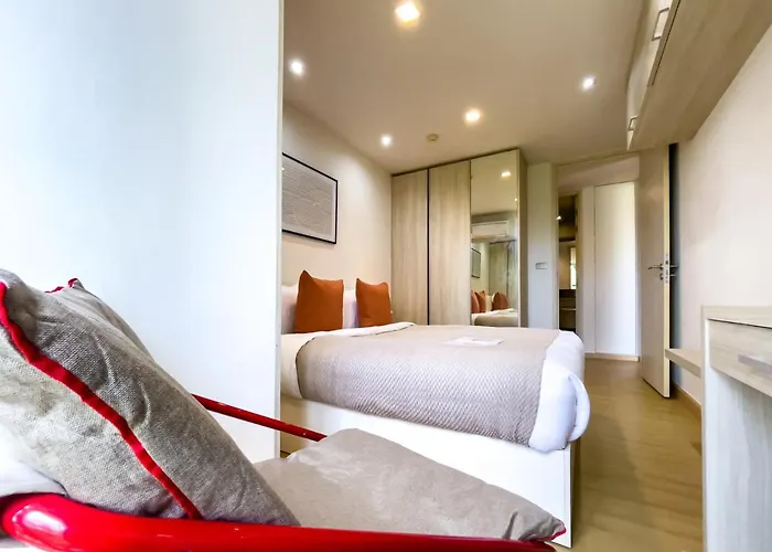 Apartment Near Bts Asok And Mrt Skv L Pool And Sauna *