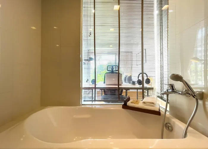 Apartment Near Bts Asok And Mrt Skv L Pool And Sauna *