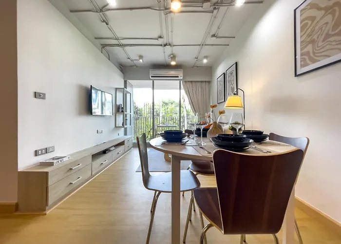 Near Bts Asok And Mrt Skv L Pool And Sauna * Bangkok